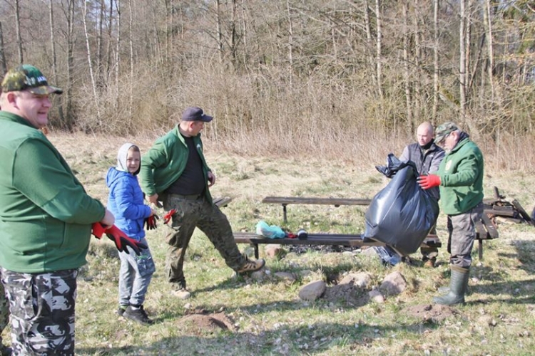 Wiosenne sprzątania jeziora